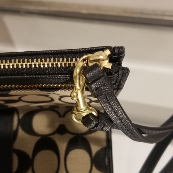 COACH Signature C Zippy Wallet Never Used - Picture 8 of 9